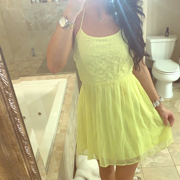Yellow halter summer dress - Picture 2 of 3